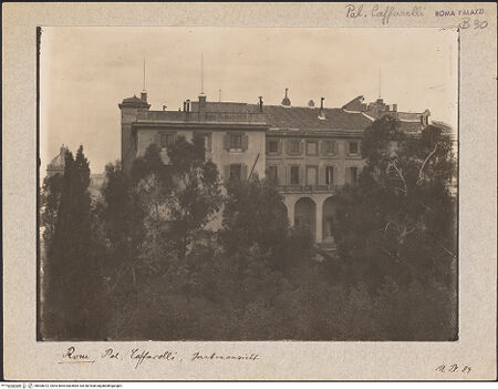 Vorderseite von Bibliotheca Hertziana [https://www.deutsche-digitale-bibliothek.de/content/lizenzen/rv-fz/] Palazzo Caffarelli - Ansicht von Südwesten, bh000072_recto. Foto: Lindner, Paul.