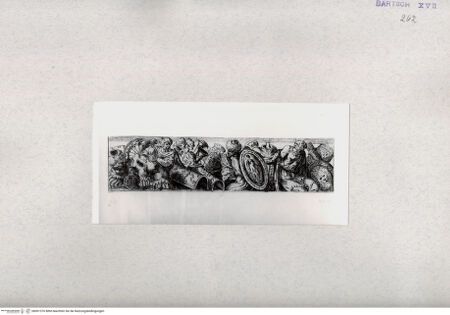 Vorderseite von  [http://creativecommons.org/publicdomain/mark/1.0/] Fries - , bh001376. Foto.