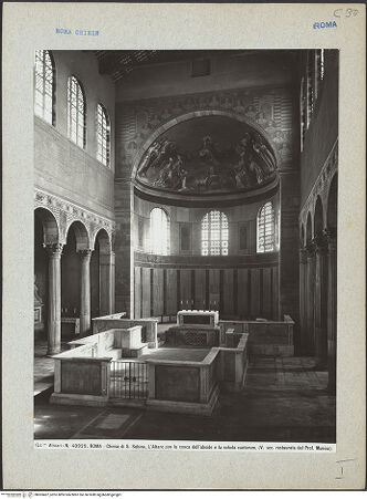 Vorderseite von Alinari [https://www.deutsche-digitale-bibliothek.de/content/lizenzen/rv-ez/] Santa Sabina - Blick vom rechten Seitenschiff auf die Schola Cantorum und die Apsis, bh003407_recto. Foto.