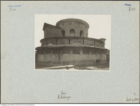 Vorderseite von Foto Marburg [https://www.deutsche-digitale-bibliothek.de/content/lizenzen/rv-ez/] Mausoleo di Santa CostanzaAußenbau - Außenansicht, bh005508_recto. Foto.