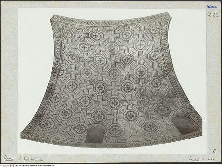 Vorderseite von ICCD [https://www.deutsche-digitale-bibliothek.de/content/lizenzen/rv-ez/] Mosaik mit geometrischen Figuren (Kreuze, Oktogone, Hexagone) - , bh005512_recto. Foto.