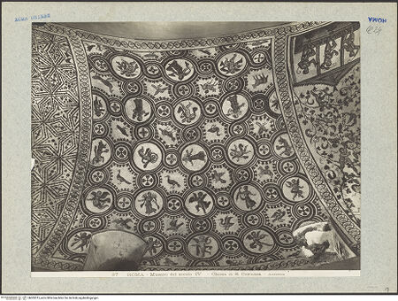 Vorderseite von Alinari [https://www.deutsche-digitale-bibliothek.de/content/lizenzen/rv-ez/] Mosaik mit Amoretten und Vögeln - Gesamtaufnahme, bh005515_recto. Foto.