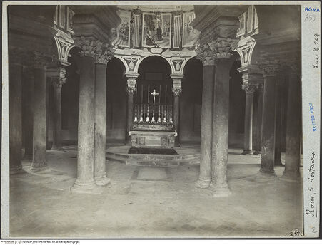 Vorderseite von ICCD [https://www.deutsche-digitale-bibliothek.de/content/lizenzen/rv-ez/] Mausoleo di Santa CostanzaInnenraum - Blick vom Eingang Richtung Altar, bh005537_recto. Foto.