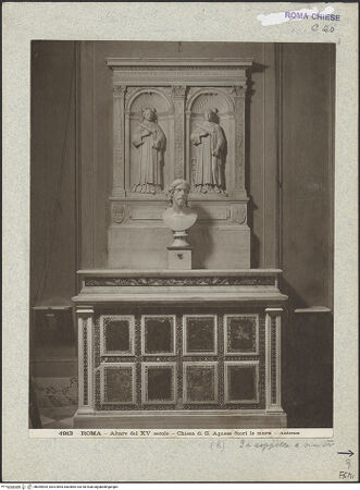 Vorderseite von Alinari [https://www.deutsche-digitale-bibliothek.de/content/lizenzen/rv-ez/] Altarrelief mit den heiligen Stefan und Laurentius und Christusbüste - , bh005904_recto. Foto.