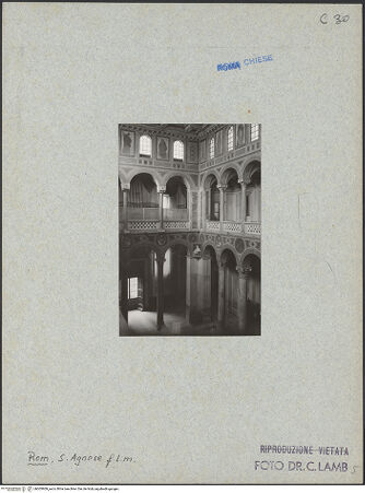 Vorderseite von Lamb, Carl [https://www.deutsche-digitale-bibliothek.de/content/lizenzen/rv-fz/] Sant'Agnese fuori le MuraInnenraumNarthex / westliche Vorhalle - Blick in den Narthex von der rechten Empore aus, bh005909_recto. Foto: Lamb, Carl.