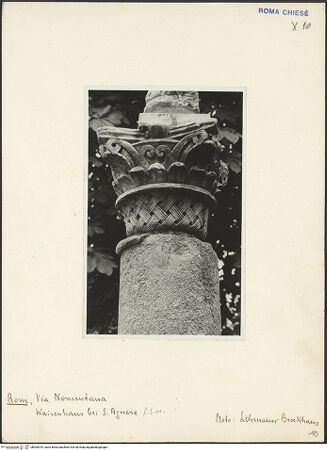 Vorderseite von Bibliotheca Hertziana [https://www.deutsche-digitale-bibliothek.de/content/lizenzen/rv-fz/] Fragmente von antiken und mittelalterlichen Kapitellen - , bh005919_recto. Foto: Lehmann-Brockhaus, Otto.