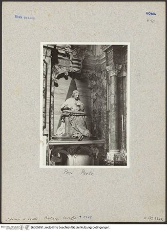 Vorderseite von Bibliotheca Hertziana [https://www.deutsche-digitale-bibliothek.de/content/lizenzen/rv-fz/] Grabmal des Kardinals Pier Luigi Carafa (+ 1755) - Schrägansicht von links, bh005951_recto. Foto.