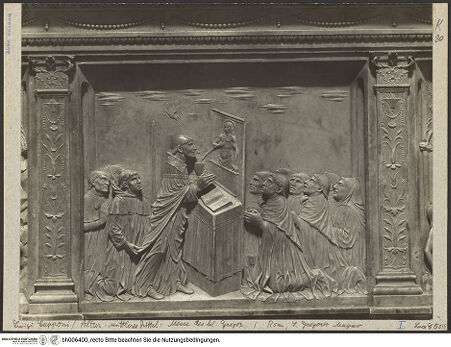 Vorderseite von ICCD [https://www.deutsche-digitale-bibliothek.de/content/lizenzen/rv-ez/] Antependium mit Szenen aus dem Leben des Heiligen Gregorius MagnoMittleres Relief: Messe des heiligen Gregor - Gesamtansicht, bh006400_recto. Foto.