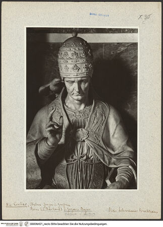 Vorderseite von unbekannt [https://www.deutsche-digitale-bibliothek.de/content/lizenzen/rv-fz/] Sitzstatue Gregors des Großen - Oberkörper, bh006421_recto. Foto: Lehmann-Brockhaus, Otto.