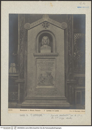 Vorderseite von Musei Vaticani Archivio Fotografico [https://www.deutsche-digitale-bibliothek.de/content/lizenzen/rv-ez/] Grabmal des Malers Nicolas Poussin - Gesamtansicht, bh006504_recto. Foto: Moscioni, Romualdo.