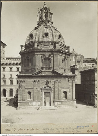 Vorderseite von ICCD [https://www.deutsche-digitale-bibliothek.de/content/lizenzen/rv-ez/] Santa Maria di Loreto - Fassade (Süd-Ost-Seite), bh006935_recto. Foto.