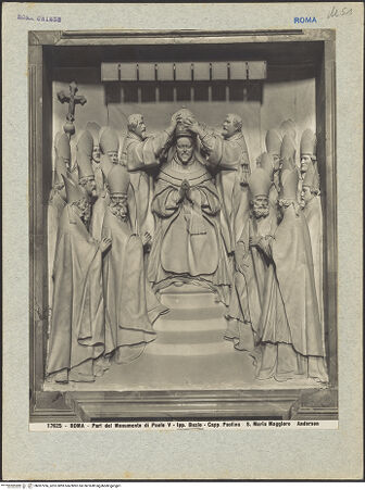 Vorderseite von Alinari (Anderson) [https://www.deutsche-digitale-bibliothek.de/content/lizenzen/rv-ez/] Grabmal Pauls V.Obergeschoss, Mitte: Papstkrönung und Karyatidenpilaster - Gesamtansicht, bh007266_recto. Foto.