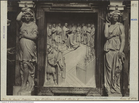 Vorderseite von ICCD (Luce) [https://www.deutsche-digitale-bibliothek.de/content/lizenzen/rv-ez/] Grabmal Pauls V.Obergeschoss, links: Heiligsprechung des Karl Borromäus und der Francesca Romana - Relief und Trägerfiguren, bh007269_recto. Foto.