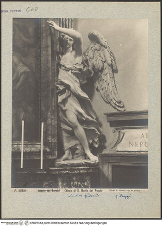 Vorderseite von unbekannt [https://www.deutsche-digitale-bibliothek.de/content/lizenzen/rv-fz/] Altar der Heiligen FamilieRahmenhaltender Engel rechts - Gesamtaufnahme, bh007564_recto. Foto: Moscioni, Romualdo.