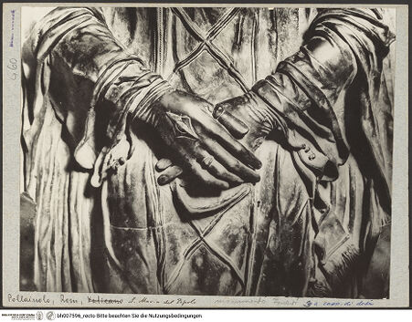 Vorderseite von  [https://rightsstatements.org/page/CNE/1.0/] Grabmal des Pietro Foscari - Detail: Hände, bh007596_recto. Foto.