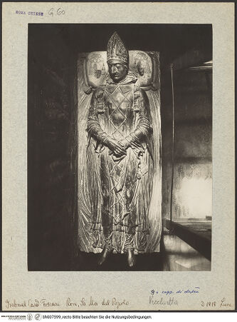 Vorderseite von ICCD [https://www.deutsche-digitale-bibliothek.de/content/lizenzen/rv-ez/] Grabmal des Pietro Foscari - Gesamtaufnahme aus der Vogelperspektive, bh007599_recto. Foto.