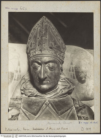 Vorderseite von ICCD [https://www.deutsche-digitale-bibliothek.de/content/lizenzen/rv-ez/] Grabmal des Pietro Foscari - Detail: Kopf aus der Vogelperspektive, bh007600_recto. Foto.