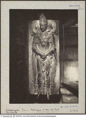 Vorderseite von ICCD [https://www.deutsche-digitale-bibliothek.de/content/lizenzen/rv-ez/] Grabmal des Pietro Foscari - Gesamtaufnahme aus der Vogelperspektive, bh007601_recto. Foto.