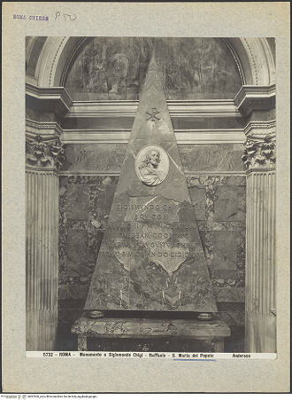 Vorderseite von Alinari [https://www.deutsche-digitale-bibliothek.de/content/lizenzen/rv-ez/] Grabmal des Agostino Chigi - Gesamtansicht, bh007636_recto. Foto.