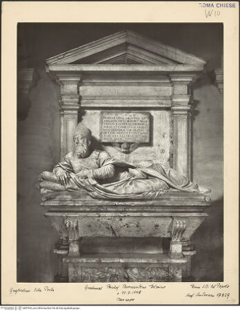 Vorderseite von Alinari [https://www.deutsche-digitale-bibliothek.de/content/lizenzen/rv-ez/] Grabmal für Bischof Bernardo Elvino - Gesamtansicht, bh007642_recto. Foto.