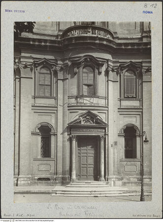 Vorderseite von Alinari [https://www.deutsche-digitale-bibliothek.de/content/lizenzen/rv-ez/] Santa Maria in VallicellaOratorio di San Filippo Neri - Fassade, Detail: Mittelachse, Portal, bh007886_recto. Foto.