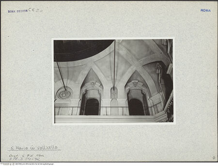 Vorderseite von Bibliotheca Hertziana [https://www.deutsche-digitale-bibliothek.de/content/lizenzen/rv-fz/] Santa Maria in VallicellaOratorio di San Filippo NeriSala Borromini - Gewölbe und Fensterzone, bh007888_recto. Foto.