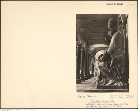 Vorderseite von unbekannt [https://www.deutsche-digitale-bibliothek.de/content/lizenzen/rv-fz/] Sitzstatue von Papst Gregor XIII. Boncompagni - Ansicht der linken Seite, bh008046_recto. Foto: Lotz-Bauer, Hilde.