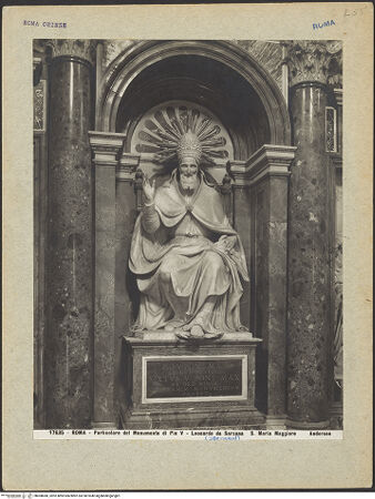 Vorderseite von Alinari [https://rightsstatements.org/page/CNE/1.0/] Grabmal Pius' V.Papststatue - Gesamtansicht, bh008080_recto. Foto.