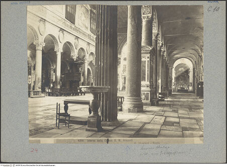 Vorderseite von Moscioni, Rom [https://www.deutsche-digitale-bibliothek.de/content/lizenzen/rv-ez/] Santa Maria in Aracoeli - südliches Seitenschiff, Blick von Westen nach Nordosten in den Kirchenraum, bh008100_recto. Foto.