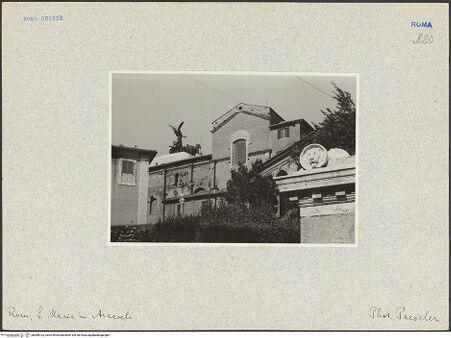 Vorderseite von unbekannt [https://www.deutsche-digitale-bibliothek.de/content/lizenzen/rv-fz/] Santa Maria in AracoeliPortico di Paolo III - Vorbau für die letzten drei Joche vor dem Querschiff und Querhausstirnwand, von Südosten, bh008102_recto. Foto: Paeseler, Wilhelm.