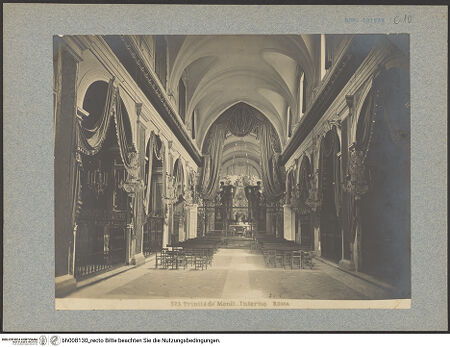 Vorderseite von unbekannt [https://www.deutsche-digitale-bibliothek.de/content/lizenzen/rv-fz/] Santissima Trinità dei MontiLanghaus - , bh008130_recto. Foto.