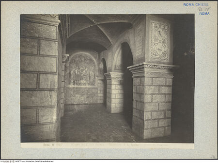 Vorderseite von unbekannt [https://www.deutsche-digitale-bibliothek.de/content/lizenzen/rv-fz/] Sant'Agnese in AgoneUnterkirche - Zweischiffige Halle, Blick zur Stirnwand mit Christusbild, bh008779_recto. Foto.