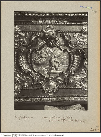 Vorderseite von ICCD [https://www.deutsche-digitale-bibliothek.de/content/lizenzen/rv-ez/] Paliotto - Detail: mittlere Kartusche und Inschrift, bh008814_recto. Foto.