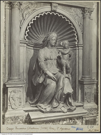 Vorderseite von ICCD [https://www.deutsche-digitale-bibliothek.de/content/lizenzen/rv-ez/] Madonna del Parto - Gesamtansicht mit Nische von links, bh008815_recto. Foto.