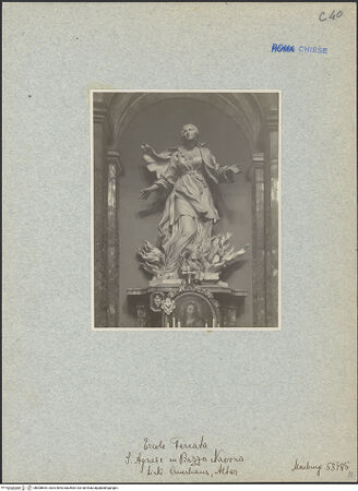 Vorderseite von Foto Marburg [https://www.deutsche-digitale-bibliothek.de/content/lizenzen/rv-ez/] Die heilige Agnese in Flammen in einer perspektivischen Nische - Statue, Frontalansicht, bh008834_recto. Foto.
