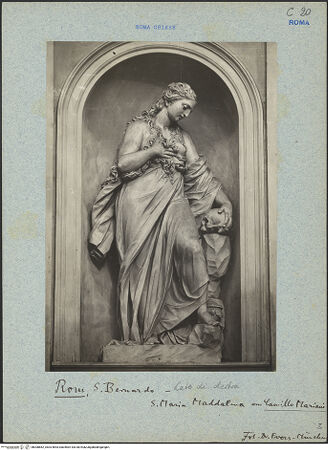 Vorderseite von Dr. Evers, München [https://www.deutsche-digitale-bibliothek.de/content/lizenzen/rv-ez/] Engel, Putti und HeiligeHeilige Maria Magdalena - Gesamtansicht, frontal, bh008862_recto. Foto.