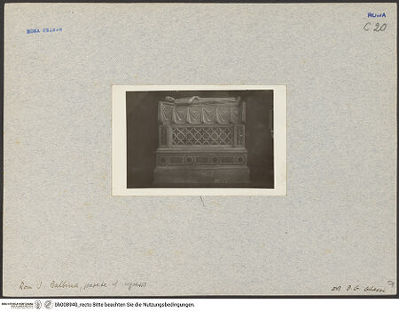 Vorderseite von unbekannt [https://www.deutsche-digitale-bibliothek.de/content/lizenzen/rv-ez/] Grabmal des Kardinals Stefano Surdi (de Surdis) - Gesamtansicht, bh008940_recto. Foto: Ghezzi, D. G..