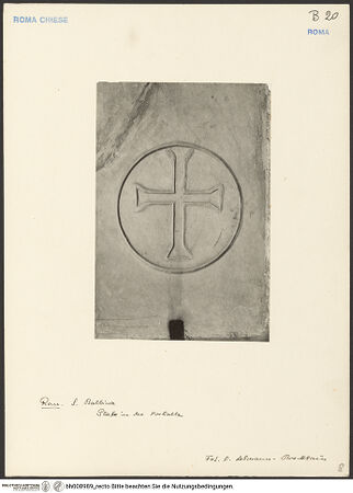 Vorderseite von Bibliotheca Hertziana [https://www.deutsche-digitale-bibliothek.de/content/lizenzen/rv-fz/] Santa Balbina - Vorhalle, Bodenplatte mit Kreuz, bh008989_recto. Foto: Lehmann-Brockhaus, Otto.