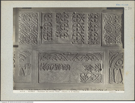 Vorderseite von Alinari [https://rightsstatements.org/page/CNE/1.0/] Schola Cantorum - Detail: Ornamentplatten vor der Restaurierung und Rekonstruktion von 1936, bh009996_recto. Foto.