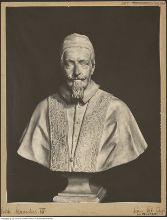 Vorderseite von Bibliotheca Hertziana [https://www.deutsche-digitale-bibliothek.de/content/lizenzen/rv-fz/] Büste Papst Alexanders VII. - , bh010316_recto. Foto.