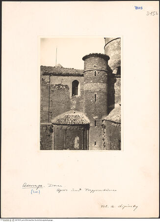 Vorderseite von unbekannt [https://www.deutsche-digitale-bibliothek.de/content/lizenzen/rv-fz/] CattedraleOstfassade - Apsis des südlichen Querhausarms und Treppenturm von Osten, bh010397_recto. Foto: Lipinsky, Angelo.