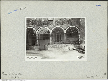 Vorderseite von Bibliotheca Hertziana [https://www.deutsche-digitale-bibliothek.de/content/lizenzen/rv-fz/] San ClementeKonventsgebäudeKonvent - Loggia zum Hof, bh011531_recto. Foto: Schudt, Ludwig.