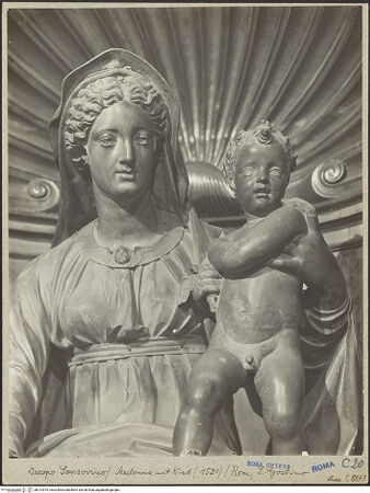 Vorderseite von ICCD [https://www.deutsche-digitale-bibliothek.de/content/lizenzen/rv-ez/] Madonna del Parto - Detail: Oberkörper der Madonna und Kind, bh014075_recto. Foto.