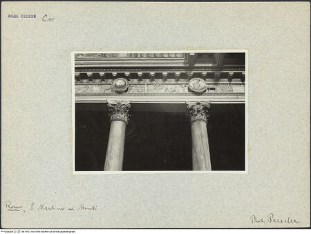 Vorderseite von Paeseler, ? [https://www.deutsche-digitale-bibliothek.de/content/lizenzen/rv-ez/] Fries mit liturgischem Gerät, Marterwerkzeugen und religiös-symbolischen Objekten aus dem Alten und Neuen Testament - Rechte Seite, Detail (v.r.n.l.): Symbole von der Bundeslade bis zum Christuskind in der Krippe, bh014427_recto. Foto.