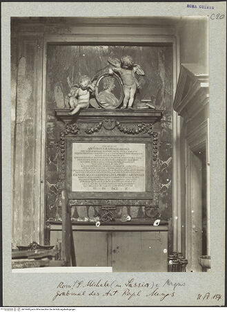 Vorderseite von Bibliotheca Hertziana [https://www.deutsche-digitale-bibliothek.de/content/lizenzen/rv-fz/] Grabmal des Anton Raphael Mengs - Gesamtansicht, bh014445_recto. Foto: Lindner, Paul.