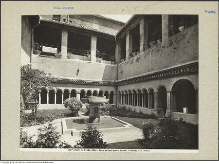 Vorderseite von Alinari [https://www.deutsche-digitale-bibliothek.de/content/lizenzen/rv-ez/] Santi Quattro CoronatiInneres - Blick in den Kreuzgang, bh014856_recto. Foto.