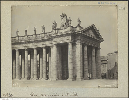 Vorderseite von Bibliotheca Hertziana [https://www.deutsche-digitale-bibliothek.de/content/lizenzen/rv-fz/] San PietroKolonnaden - Kolonnade, rechter (nördlicher) Arm, bh015354_recto. Foto: Lindner, Paul.