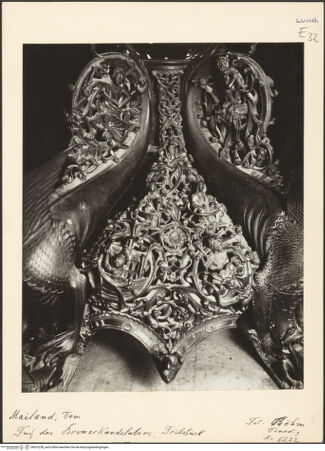 Vorderseite von Böhm [https://www.deutsche-digitale-bibliothek.de/content/lizenzen/rv-ez/] Trivulzio-KandelaberAlttestamentarische Szenen, Psychomachie und TierkreiszeichenArche Noah und Isaakopfer mit Tierkreiszeichen des Sommers - Gesamtansicht, bh016238_recto. Foto.