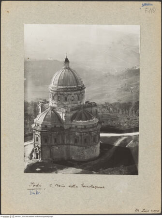 Vorderseite von ICCD [https://www.deutsche-digitale-bibliothek.de/content/lizenzen/rv-ez/] Santa Maria della Consolazione - Ansicht von oben (von Nordosten), bh016367_recto. Foto.