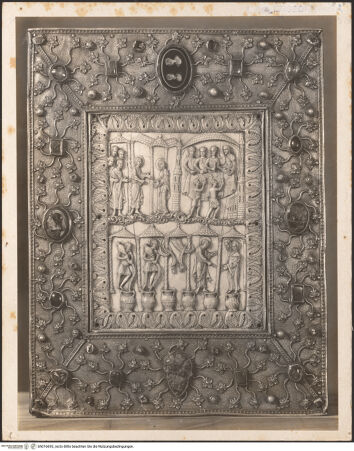 Vorderseite von Cleveland Museum of Art [https://www.deutsche-digitale-bibliothek.de/content/lizenzen/rv-ez/] Buchförmiges Reliquiar - Vorderseite, bh016693_recto. Foto.